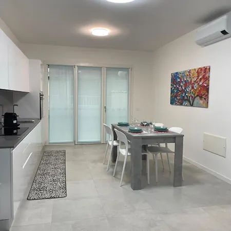 Marina Garden Apartment *